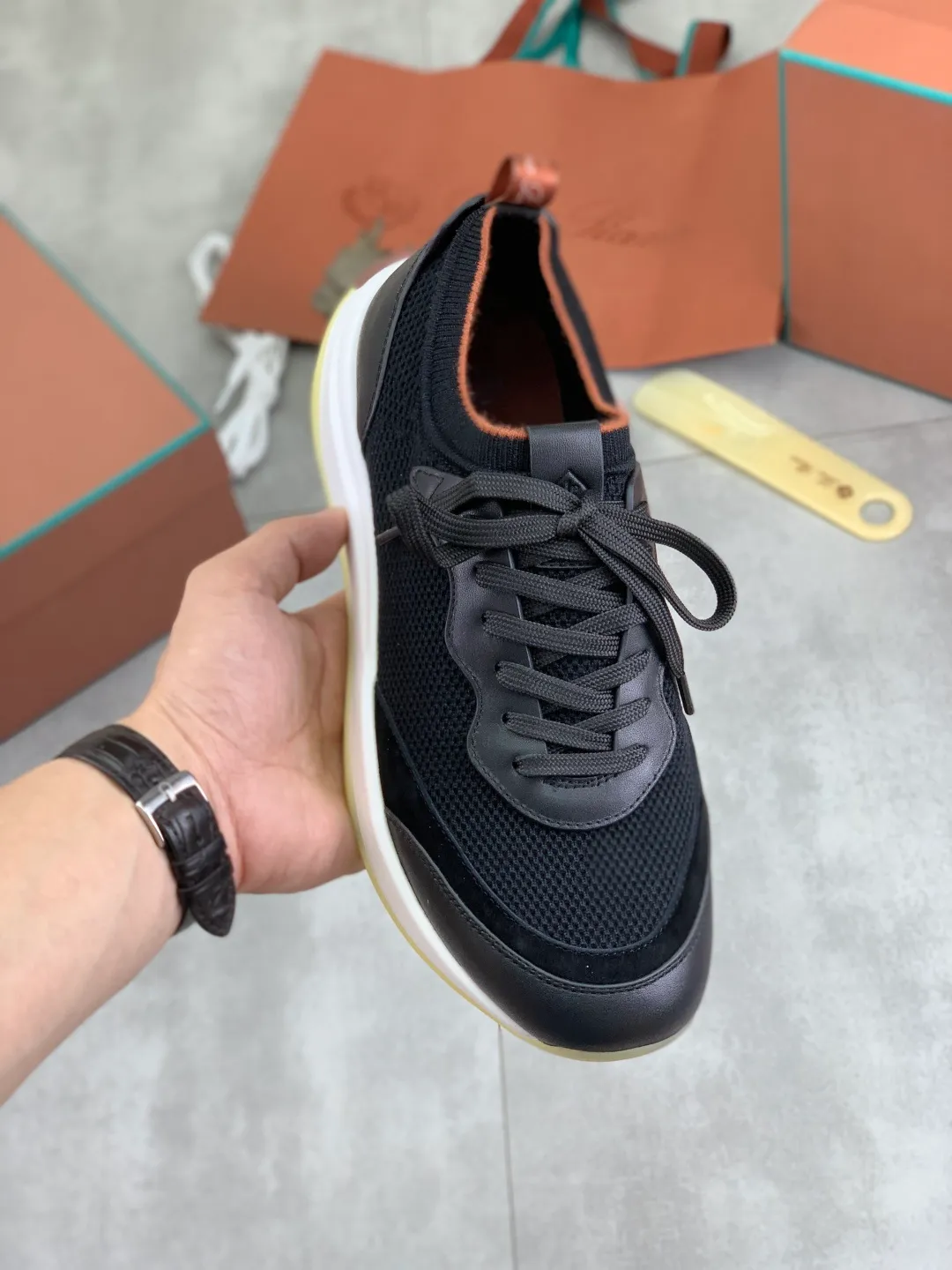 Men's Men's Shoes 💰P620 New 💰High Quality Latest Casual Shoes Loro Piana 💯Top Authentic Grade💯Buy the original 1:1 copy💯 Founded the existing Loro Piana company on April 24, 1924. It is now the sixth generation of family business, providing top quality products to customers who are discerning about taste and quality. Imported original fly woven fabric with cowhide fabric, plain calfskin lining, hand-stitched thread with cowhide feet, original packaging, code number: 38-44 (customized for 45 and 46), seven colors available